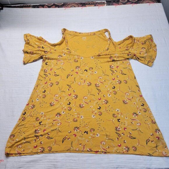 Bundle #23 Medium Mixed Blouses Tees Pj's Longsleeve Sweaters - Picture 3 of 11